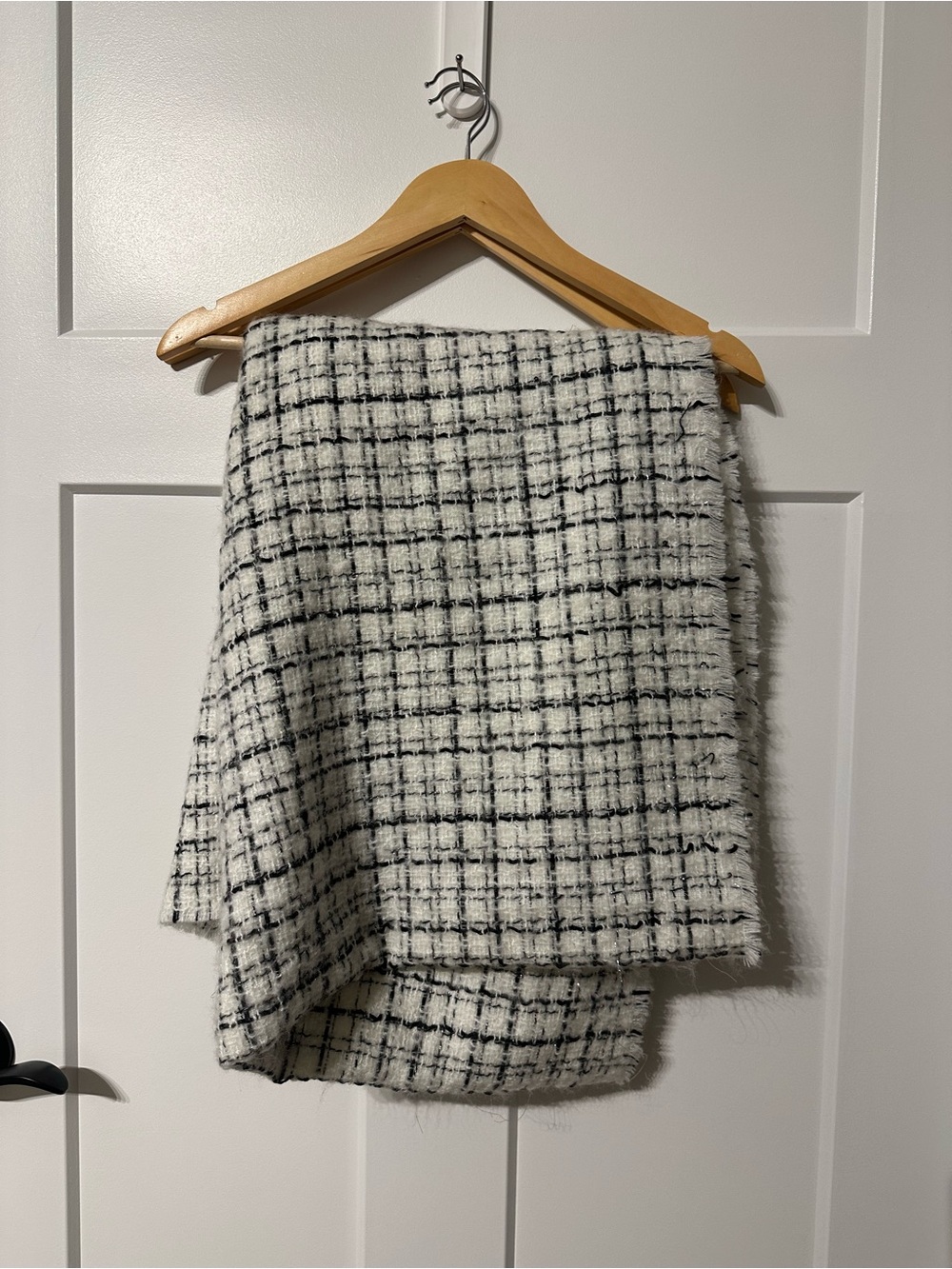 Zara Classic Old School Cream and Black Checked Bouclé Scarf Muffler - Fall